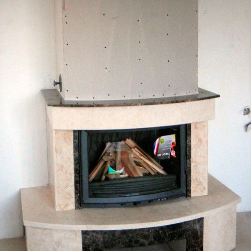 Камин пристенный