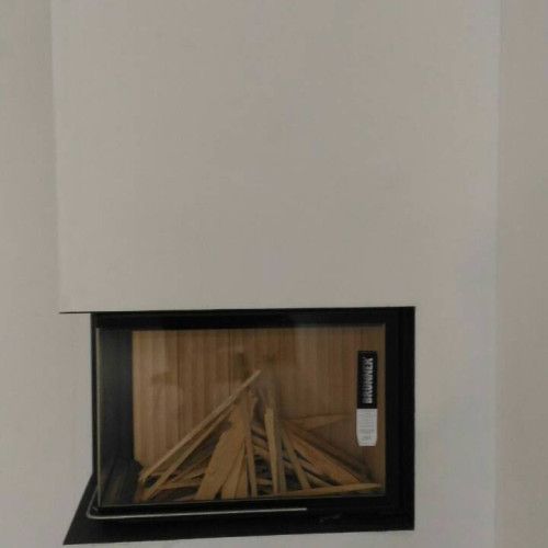 Пристенно-угловой камин Brunner с аккумуляционным контуром