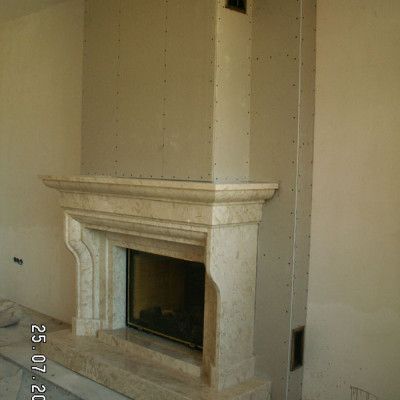 Камин пристенный