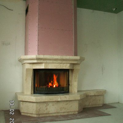 Камин пристенный